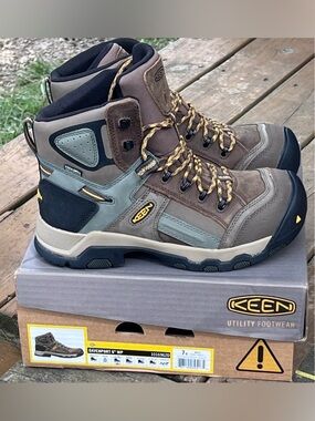 Size 7 wide - KEEN® 6" DAVENPORT MID WATERPROOF WORK Utility BOOT, MEN'S- new!